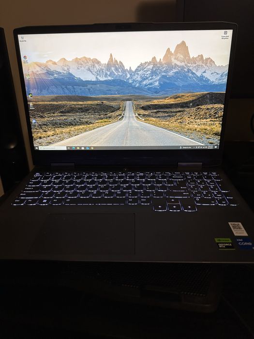 Laptop Lenovo Loq 15IRH8