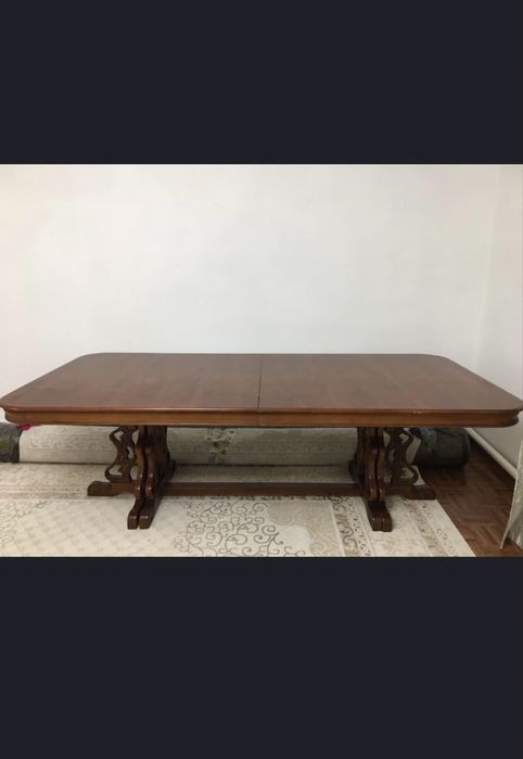 Гостиной стол сатылады