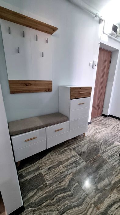 Inchiriez apartament