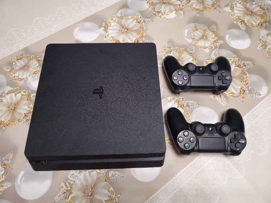 Sony PlayStation 4 1TB / 2 оригинальных джойстика