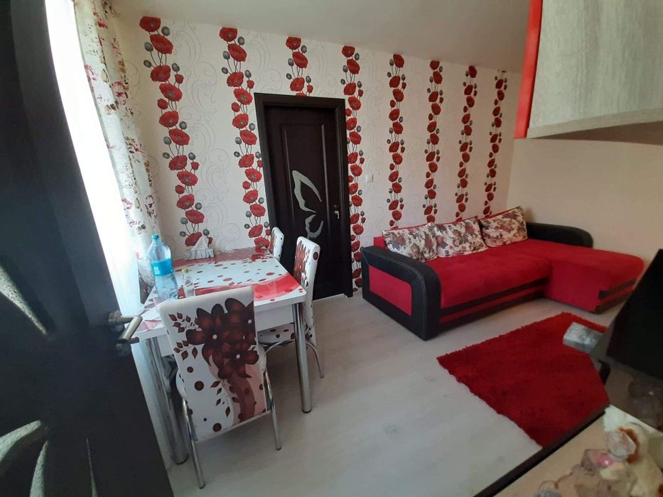Vand apartament cu 2 camere, etaj 2