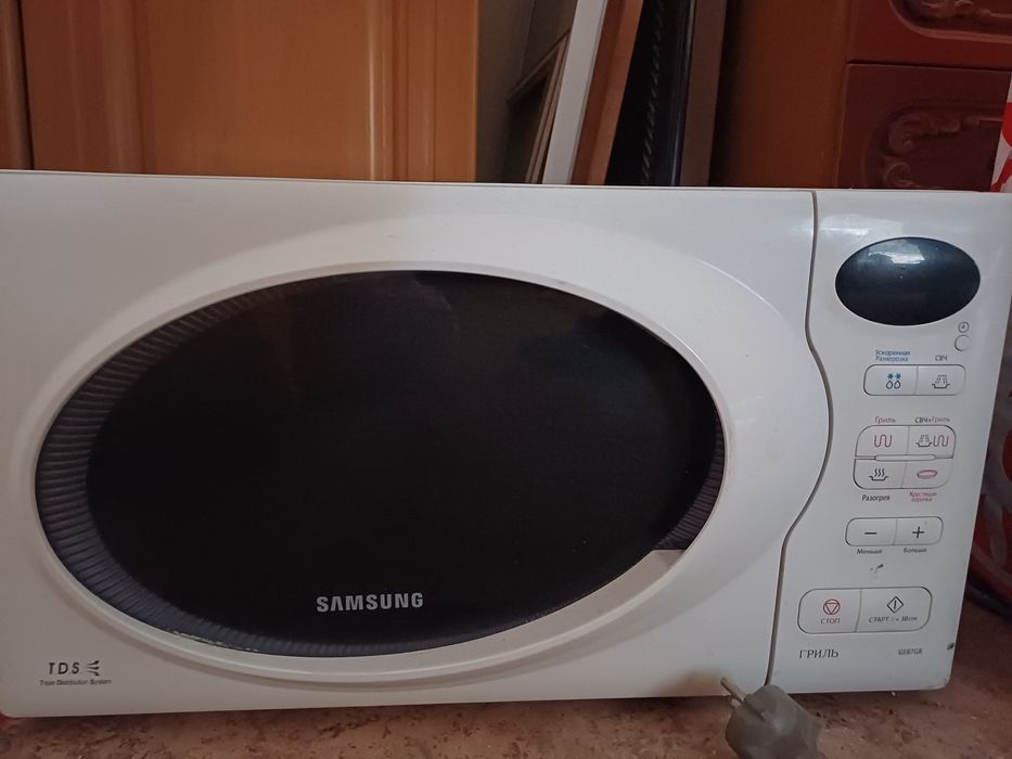 продается 2 микроволновки на запчасти