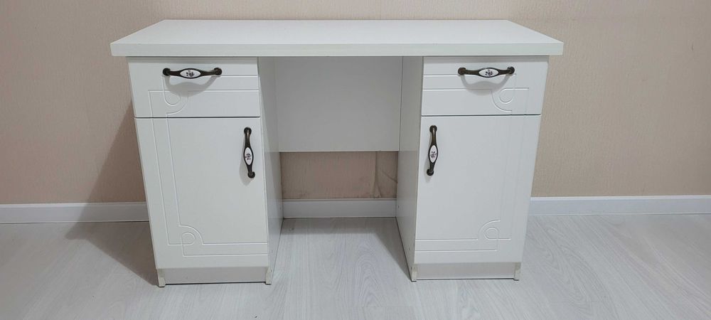 Продам компьютерный  стол