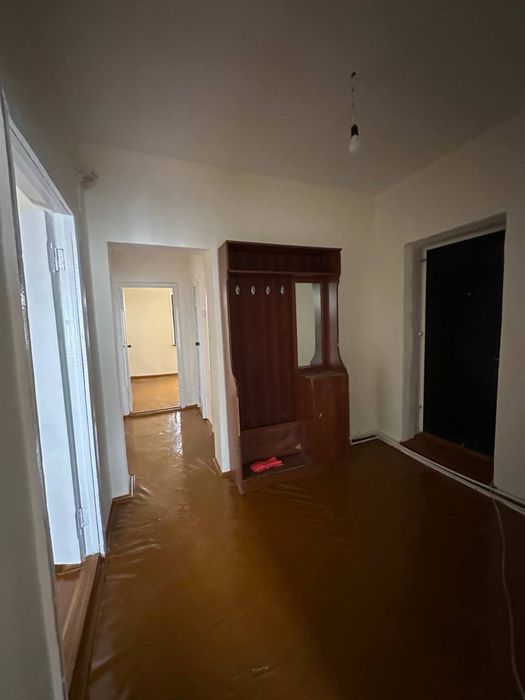 Uy sotiladi 3- xonali