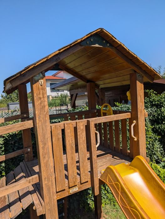Loc de joaca cu casuta din lemn si tobogan  Jungle Gym