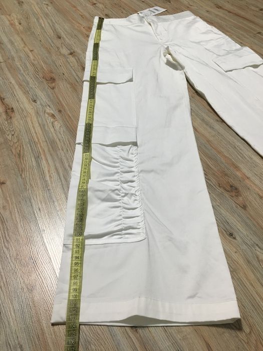 Pantaloni albi stil Cargo Zara