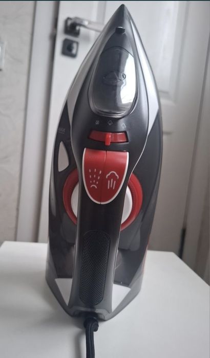 Продаеться утюг Sokany