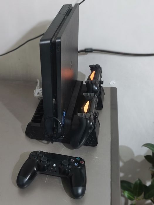 Sony playstation 4 slim