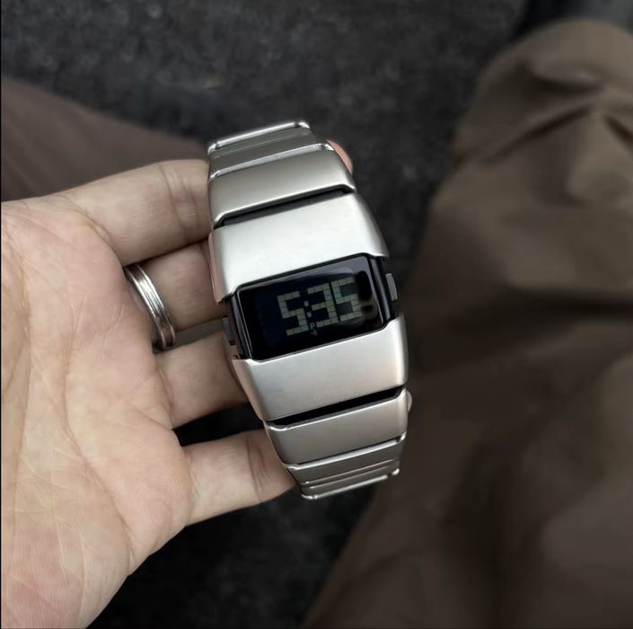 Ретро часы с водонепроницаемым дисплеем