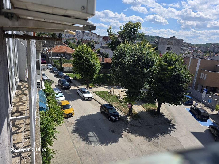 Тристаен тухлен апартамент