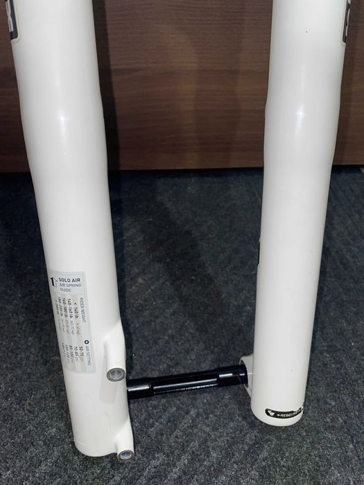 Вилка за велосипед RockShox Sektor Tk Silver 130мм / 27.5" / 15х100мм