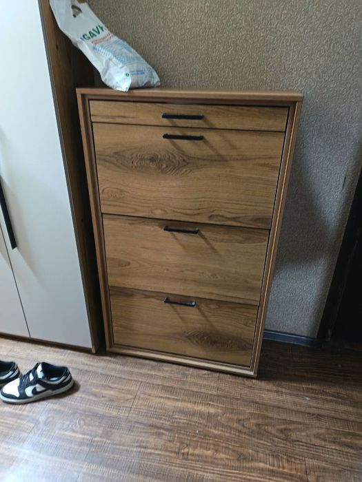 Прихожк а и две обувница. Пишите в телеграмм.