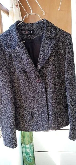 Продам костюмы 46-48 размеров