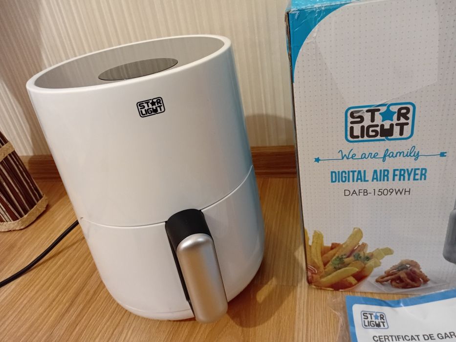 Фритюрник без мазнина Star-Light Airfryer DAFB-1509WH, 900W, 1.5 л, Control Digital, LED дисплей, Сваляем кош, Защита от прегряване Бял air fryer