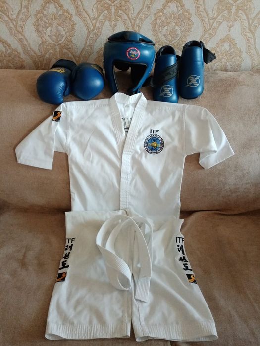 Продам форму для занятия тейквандо.