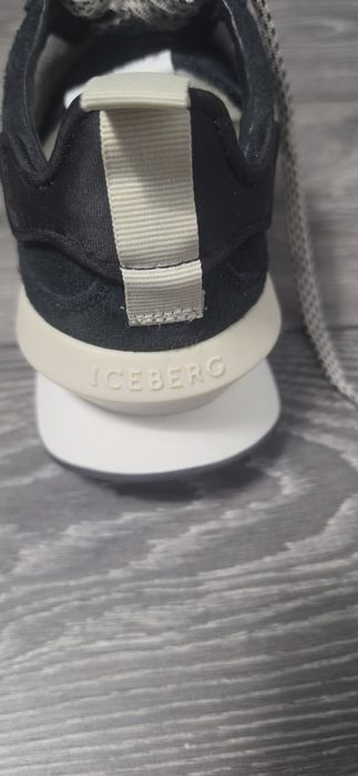 Adidasi Iceberg .