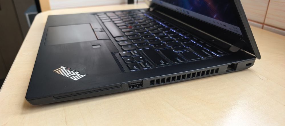 Laptop Lenovo ThinkPad T14_i5 10310U_24GB DDR4_4-5h Bateria_cu SIM 4G