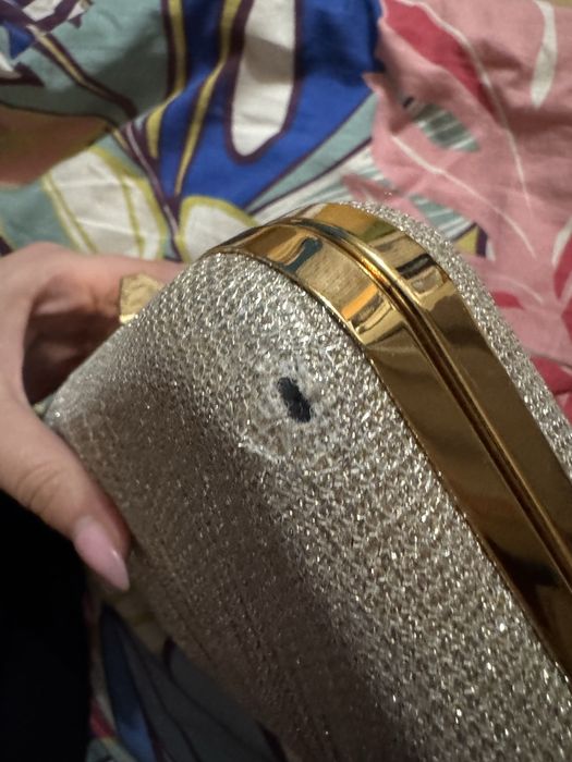 Златен блестящ клъч