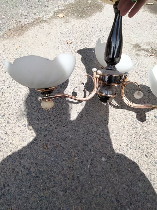 Продам люстру трехрожковую