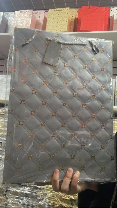 Подарочный пакет картонный