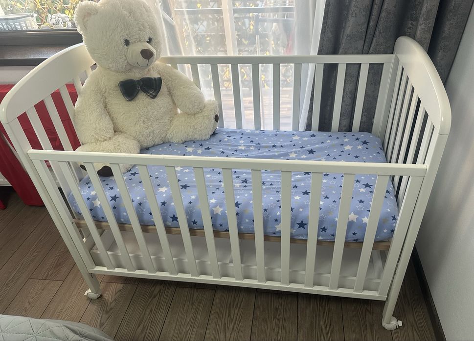 Patut bebelus alb de lemn + saltea