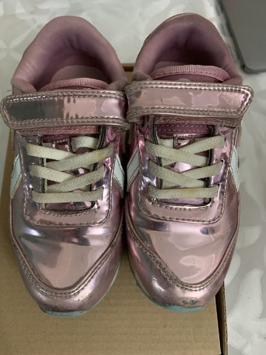 Детские кроссовки