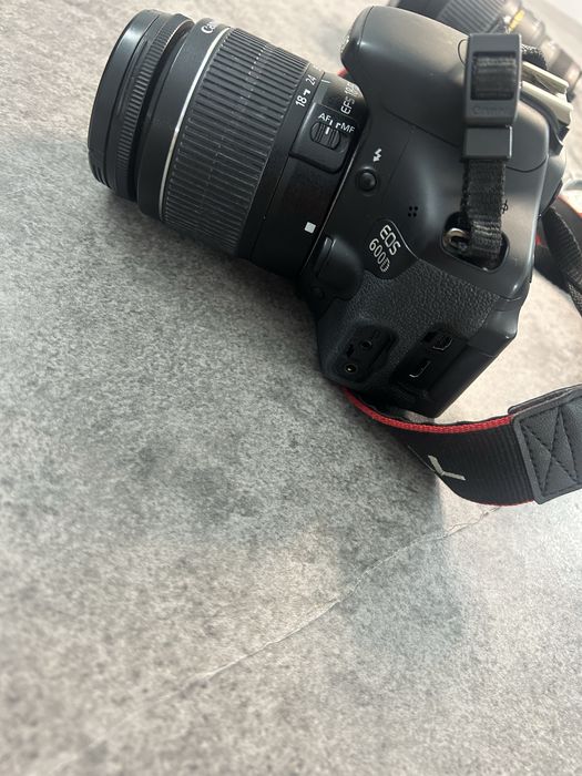 Aparat foto canon eos 600D