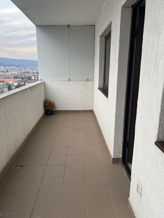 Vand apartament 3 camere