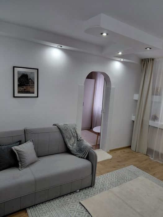 Vand apartament 2 camere et 4