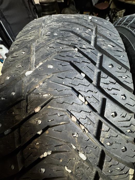 Шины зимние 215 65 R16