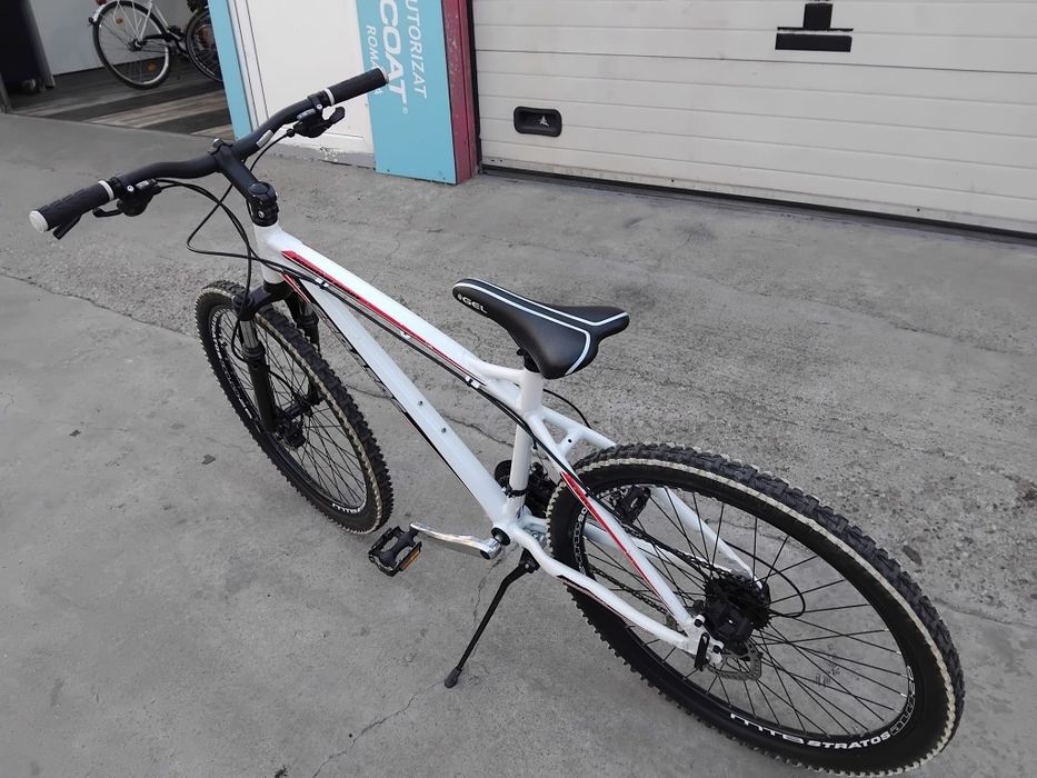 Vând bicicleta din aluminiu