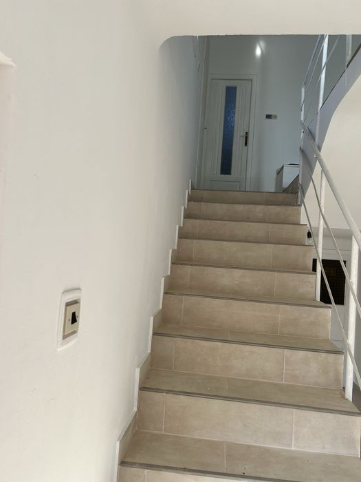 Casă cu etaj în Episcopia – 4 camere, anexe,