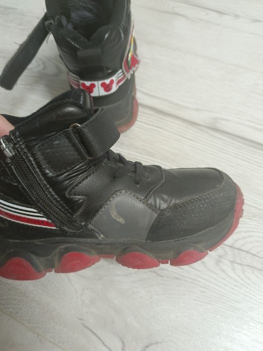 Продам ботинки на мальчика