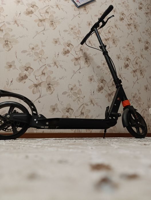 Самокат Kreiss М-7Е черный