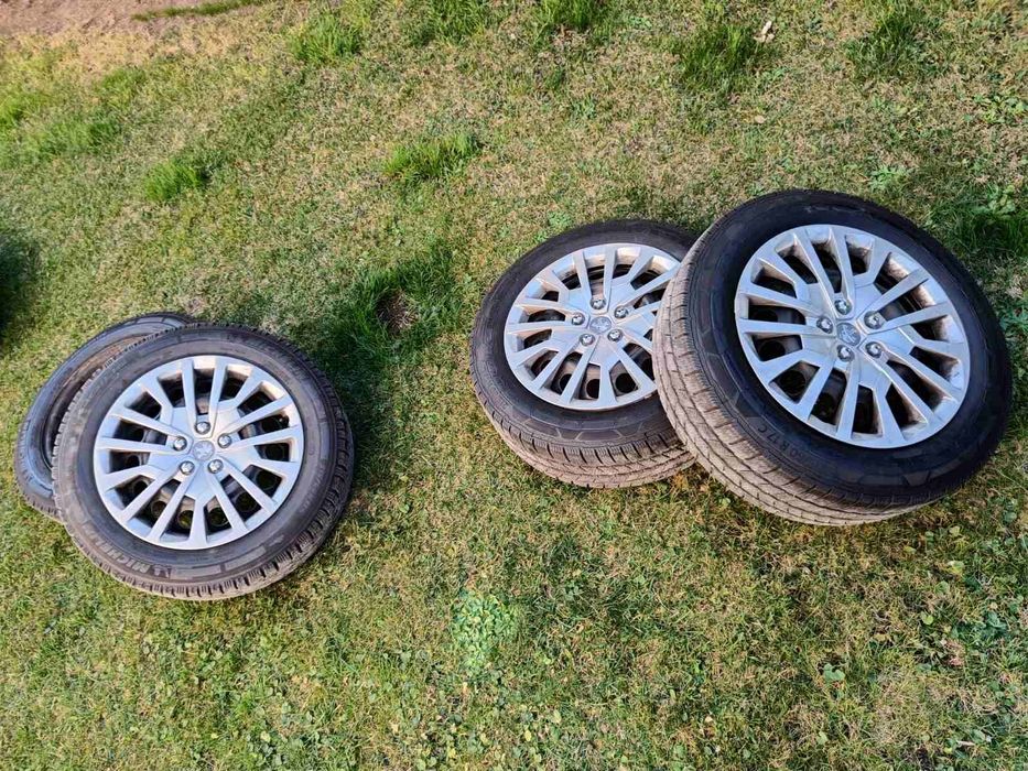 Гуми  с оригинални 3 таса за бус