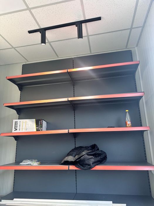 Rafturi metalice premium – folosite în farmacie, impecabile