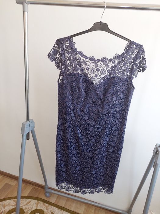 Vand rochie de dantela mărime M