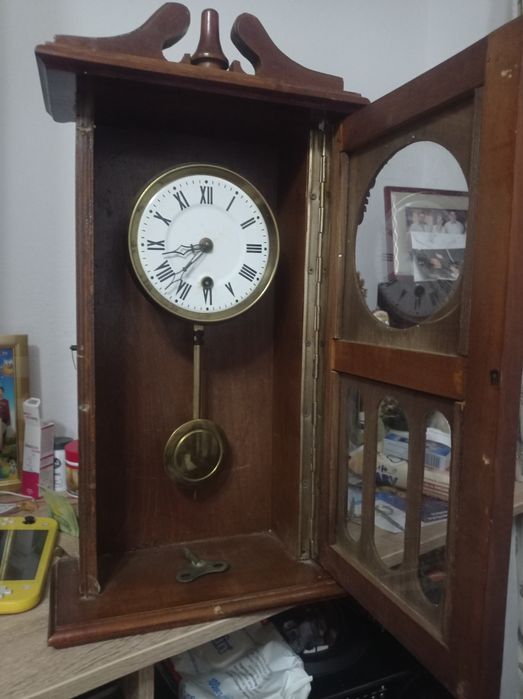 Vind ceas vechi cu pendula