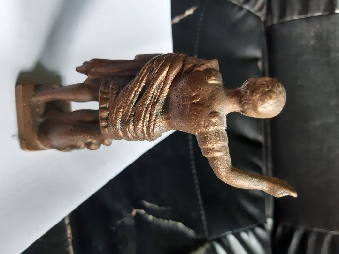Vand pentru colectionari statueta veche din alama