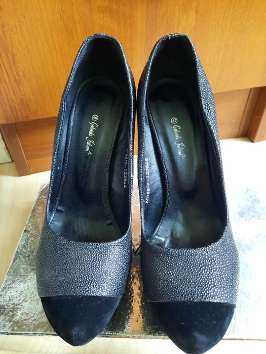 Високи дамски обувки