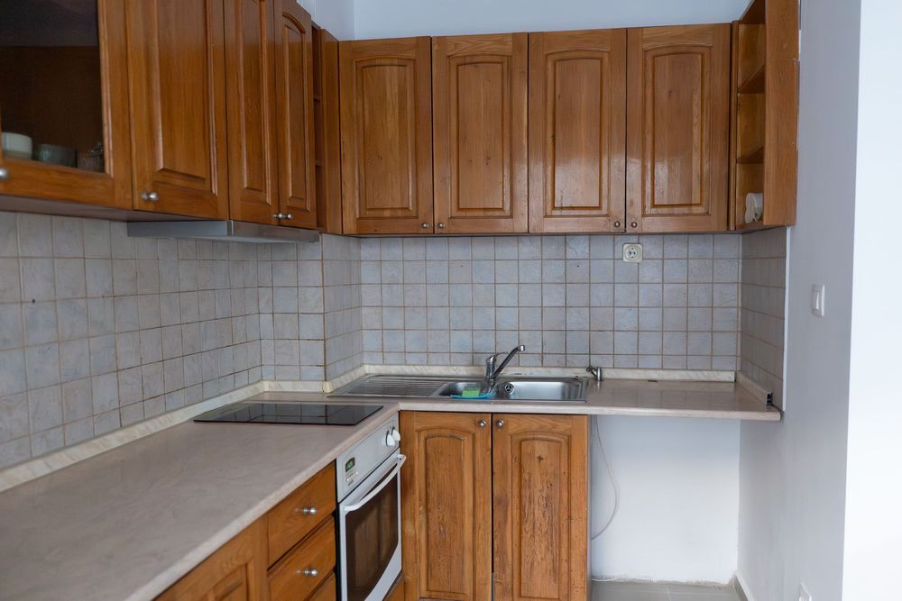 Кухня масив дъб 1400 лева с включени електроуреди