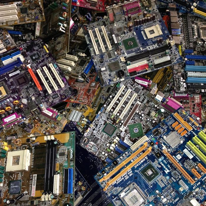 Прием плат и радиодеталей