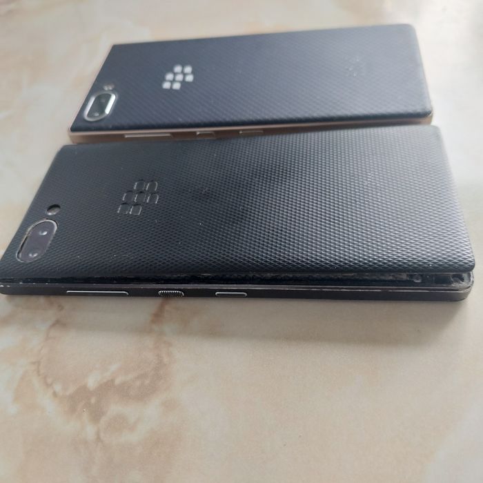 [Key2] Vând două BlackBerry Key 2 [pentru piese] //poze reale