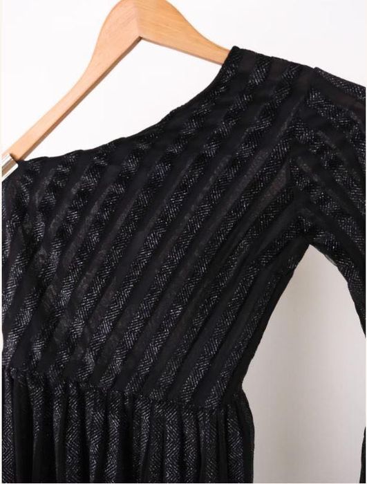 Черна рокля с едно рамо