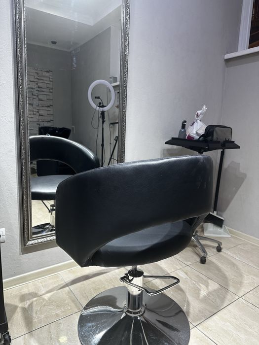 Продаю кресло парикмахерское