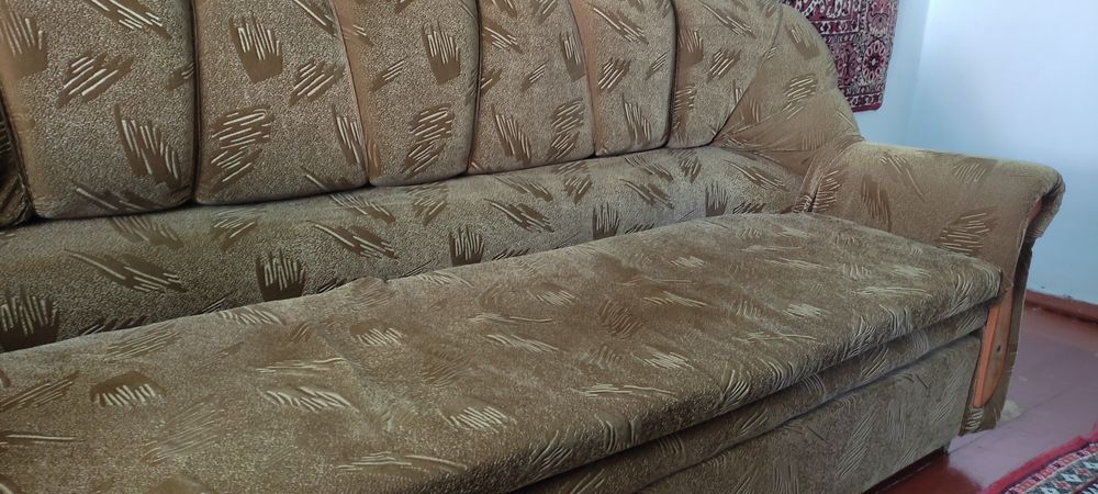 Продается диван.