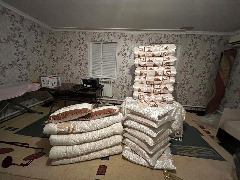 төсек көрпе сандығымен