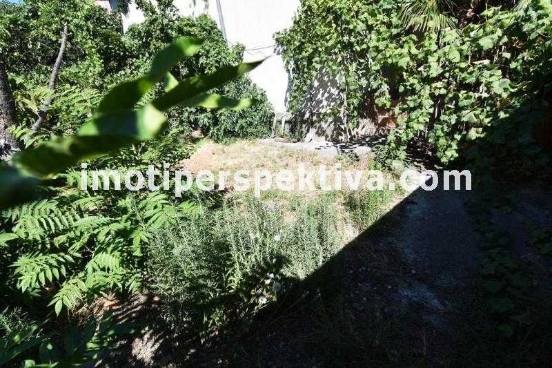 реф.1300 Обзаведена къща в кв. Кършияка!