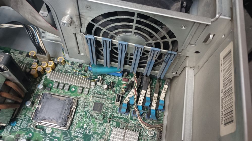 Продавам сървър HP