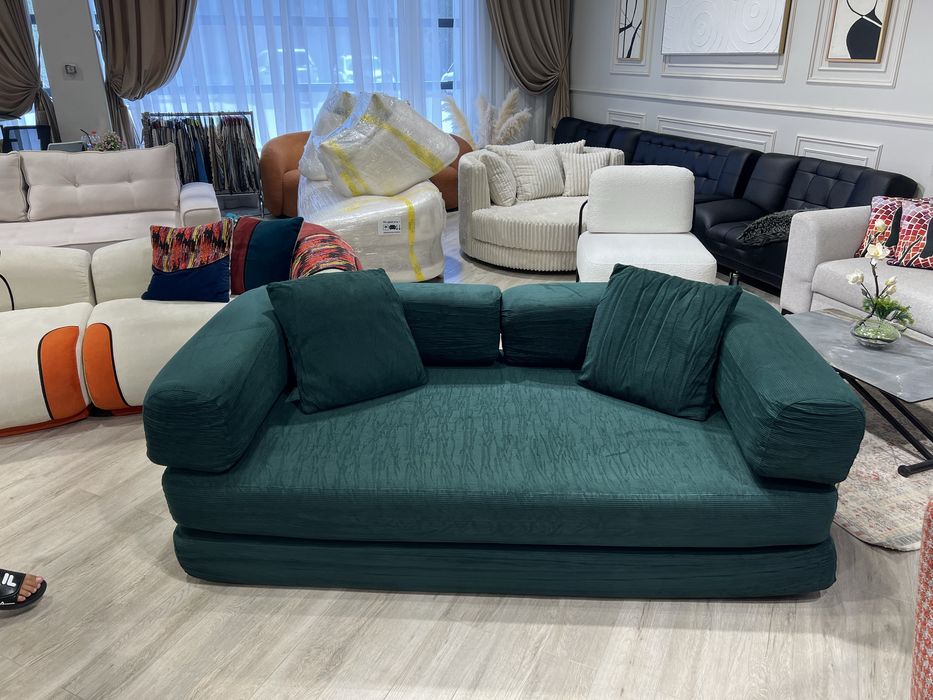 Бескаркасные диваны и кресло